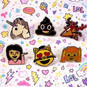 💁🏻‍♀️ NWT Fun Enamel Pin Set with Unicorn and Emoji Designs Set of 6 pins